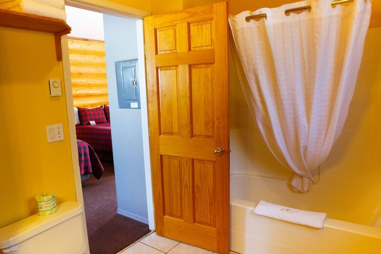 Cabana Glacier House Resort