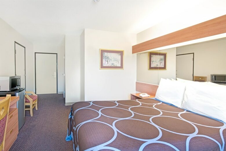 Hotel Super 8 By Wyndham Sacramento Airport