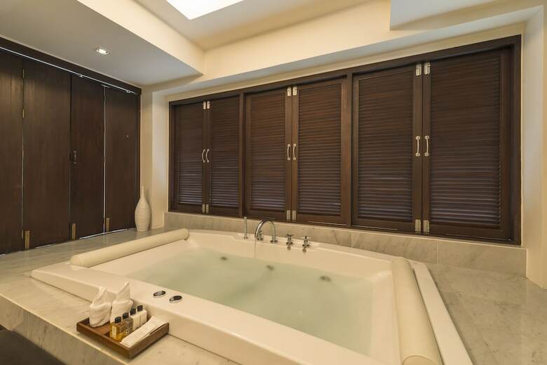 Hotel The Sea Koh Samui Beachfront Resort & Spa