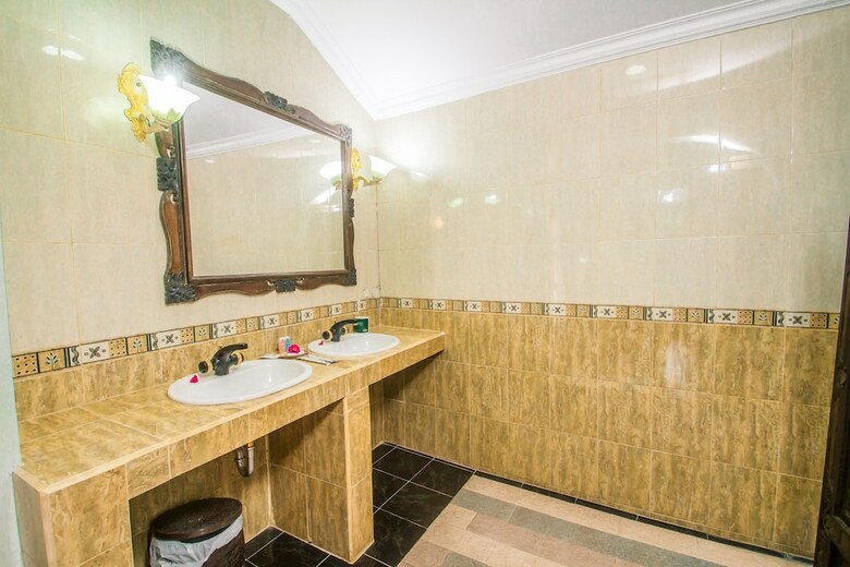 Villa Puri Saron Hotel Madangan