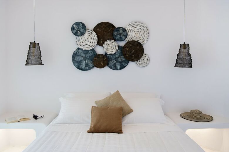Zefi Hotel & Suites