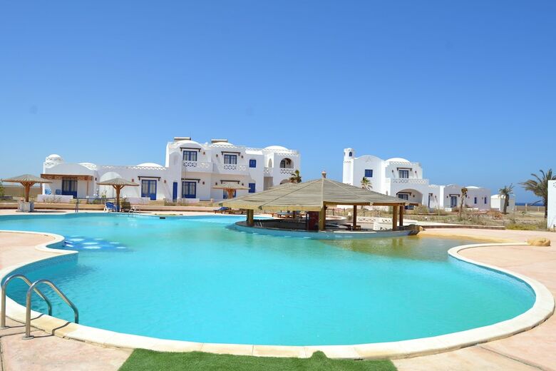 Hotel Aurora Beach Safari Resort