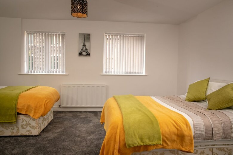 Fantastic Bradford Townhouse 6 Bedrooms