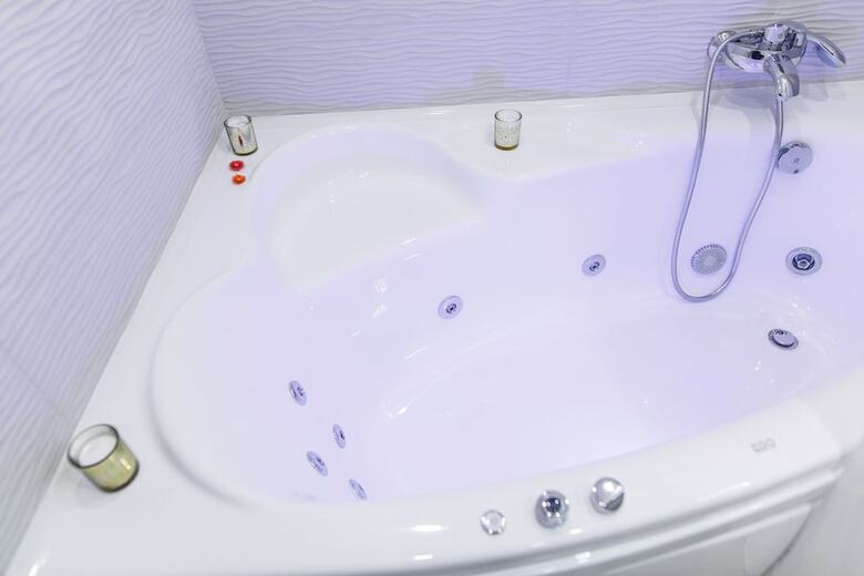 Hotel Royal Suite Near Lake