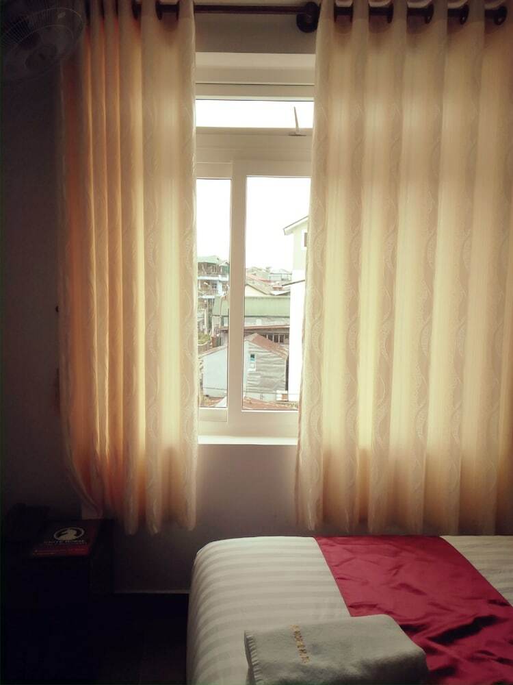 White Horse Hotel & Restaurant