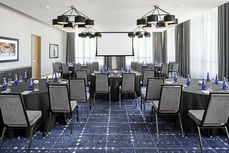 The Oaklander Hotel, Autograph Collection