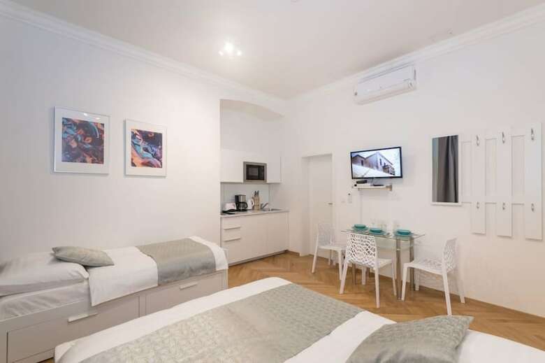 Central Superior Apartments And Suites