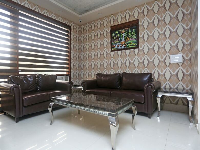 Oyo 5198 Hotel Hcgrand