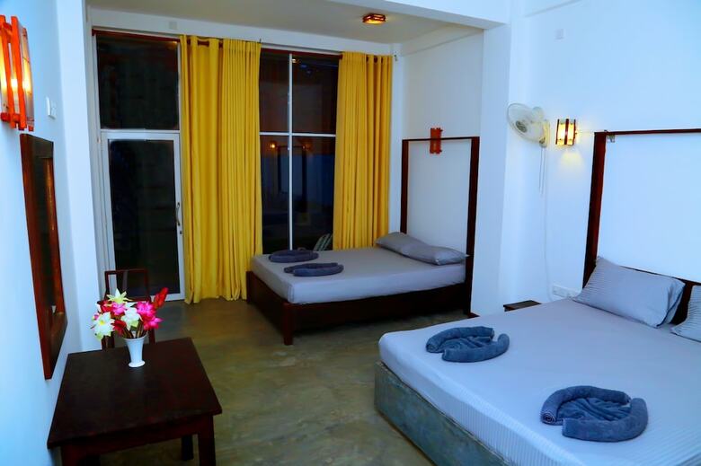 Hotel The Surflanaka Resort