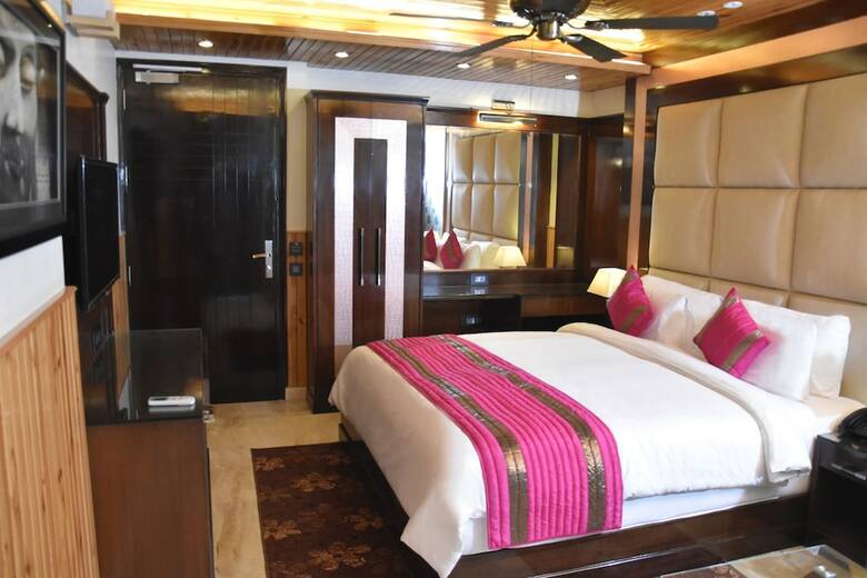 Hotel Wood Castle Grand