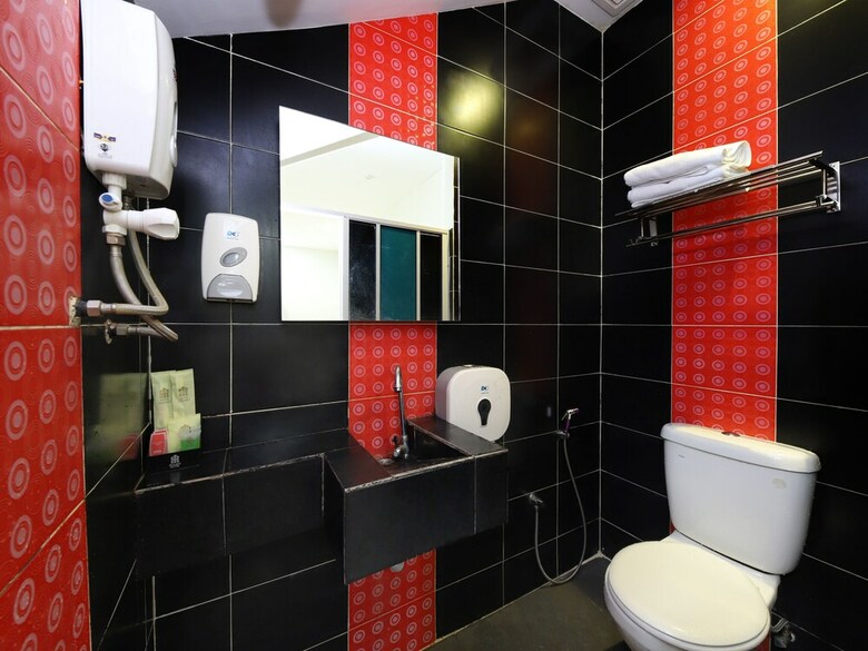 Oyo 893 Hotel Holmes Kelana Jaya