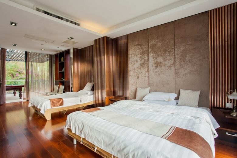 Deluxe Villa In Mingyue Mountain And Stream