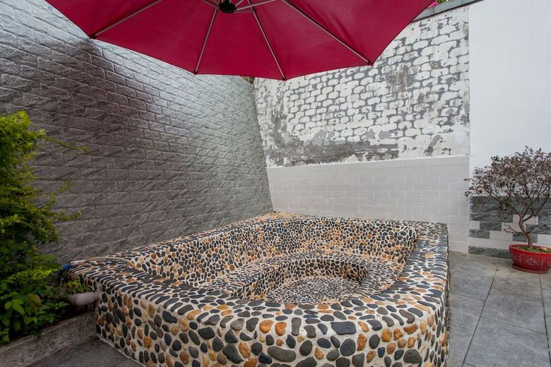 Deluxe Villa In Mingyue Mountain And Stream