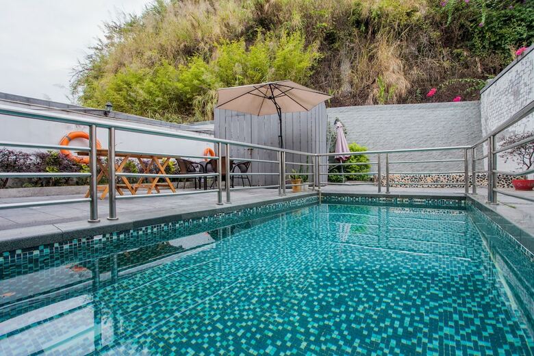 Deluxe Villa In Mingyue Mountain And Stream