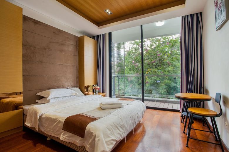 Deluxe Villa In Mingyue Mountain And Stream