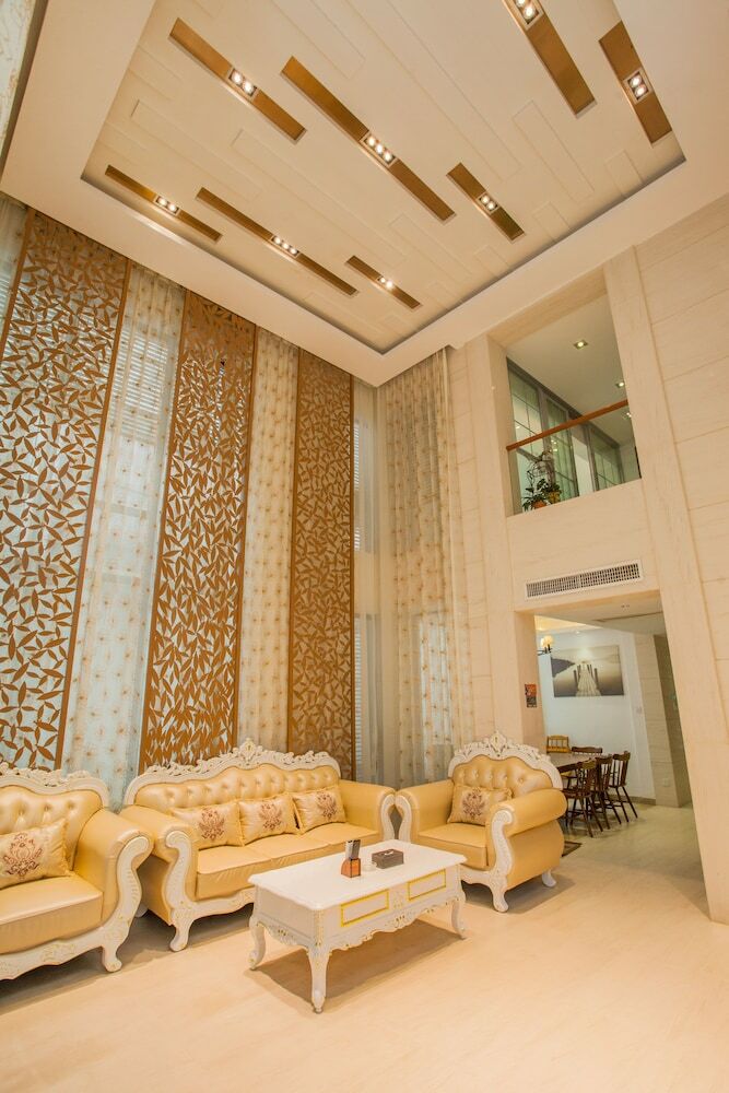 Deluxe Villa In Mingyue Mountain And Stream
