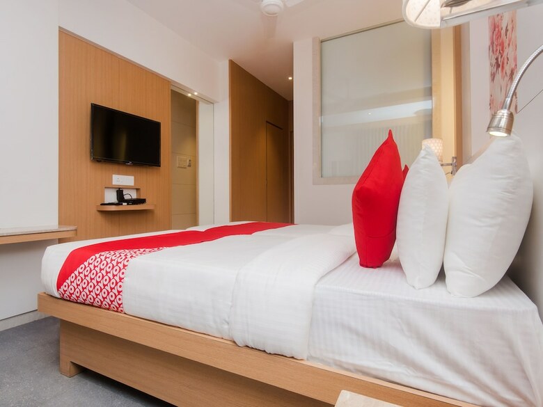 Oyo 16718 Hotel Aditya Residency