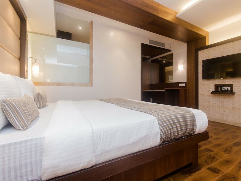 Oyo 16718 Hotel Aditya Residency