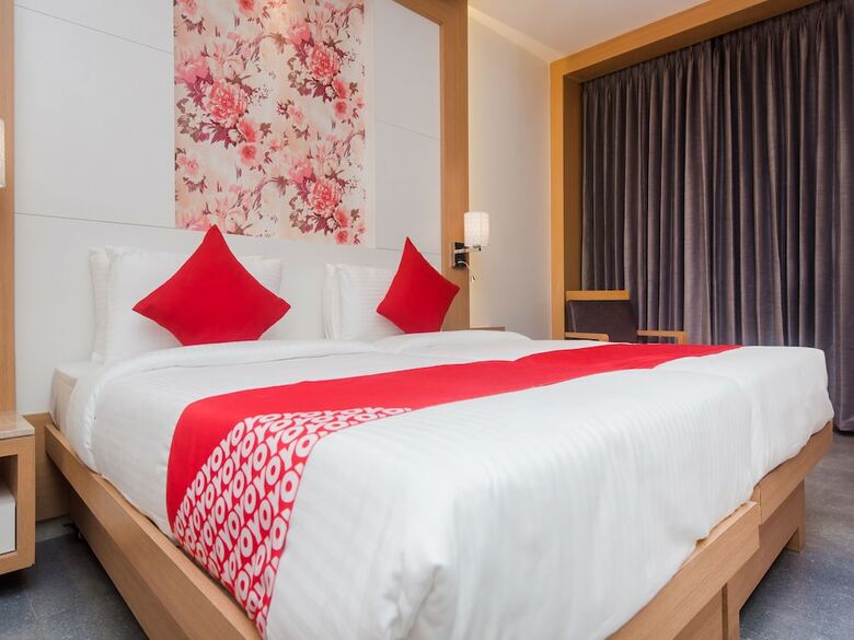 Oyo 16718 Hotel Aditya Residency