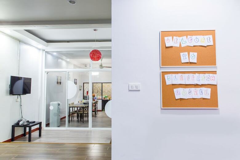 Hostal Sleep Lizm Hostel - Adults Only