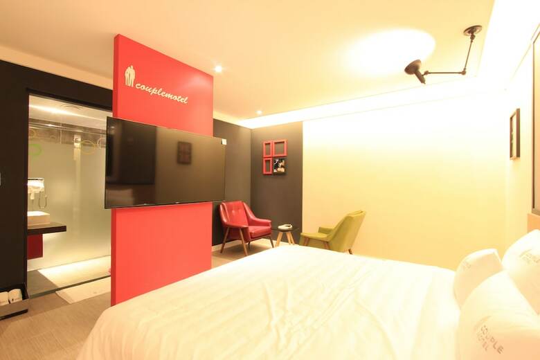 Hotel Couple Motel