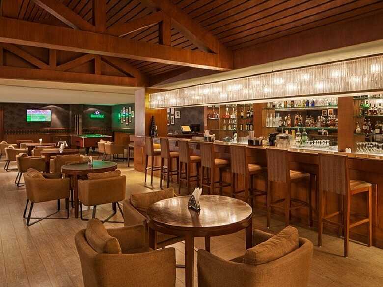 Hotel Dlf Club 5