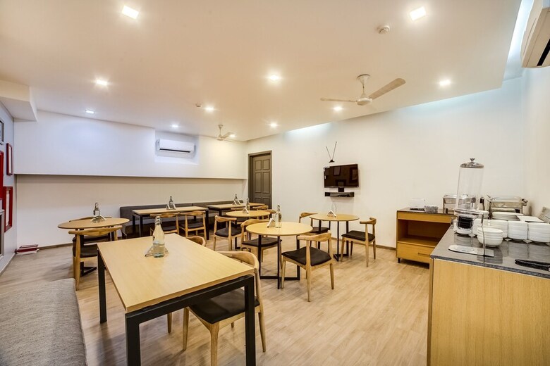 Hotel Oyo Flagship 15228 South City2