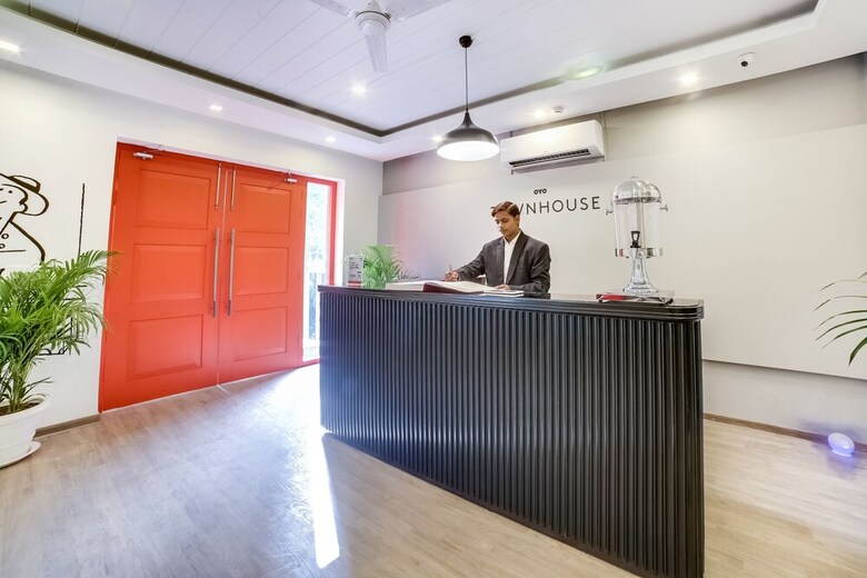 Hotel Oyo Flagship 15228 South City2
