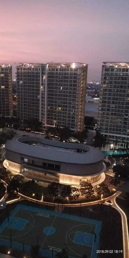 Azure Urban Resort Hostedbyces