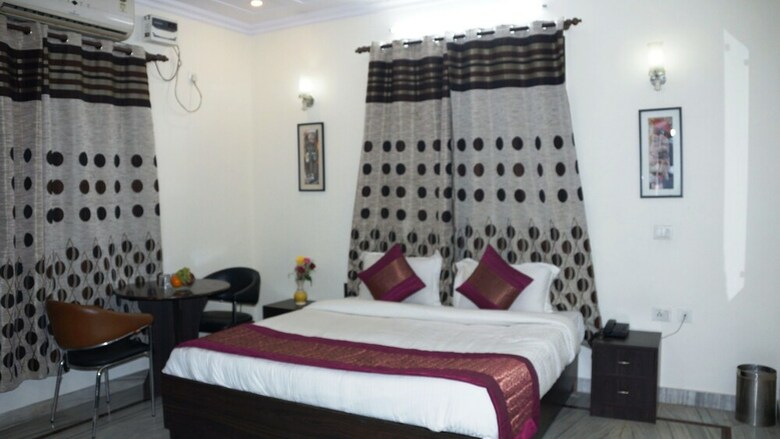 Hotel Maxfort Service Apartment