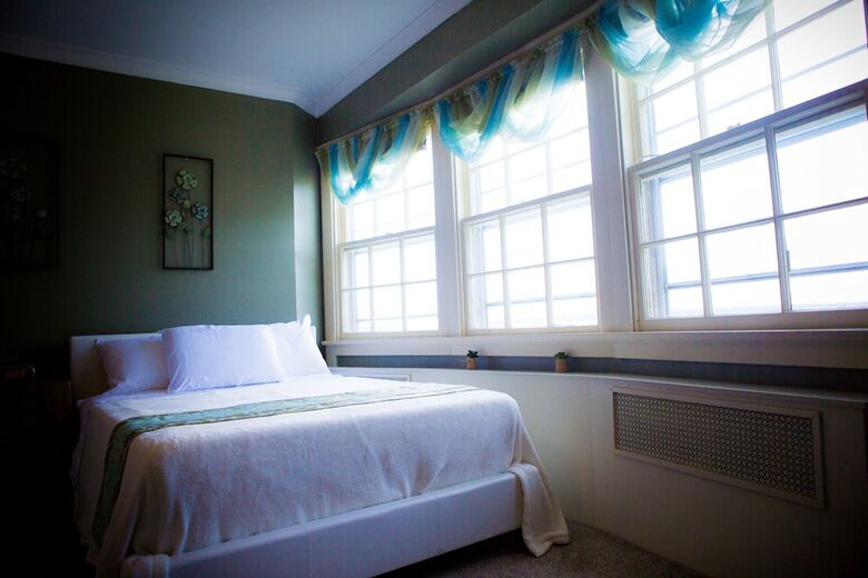 Bed & Breakfast 1 West Inn Waterfront
