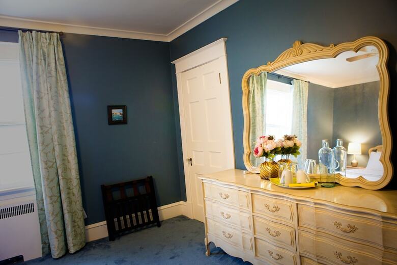Bed & Breakfast 1 West Inn Waterfront