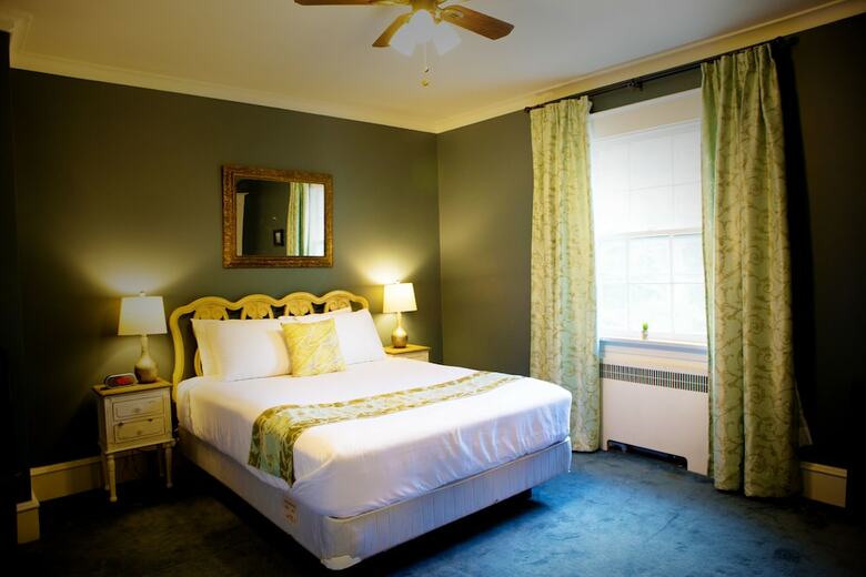 Bed & Breakfast 1 West Inn Waterfront