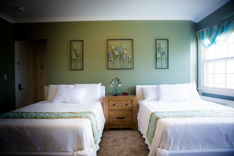 Bed & Breakfast 1 West Inn Waterfront