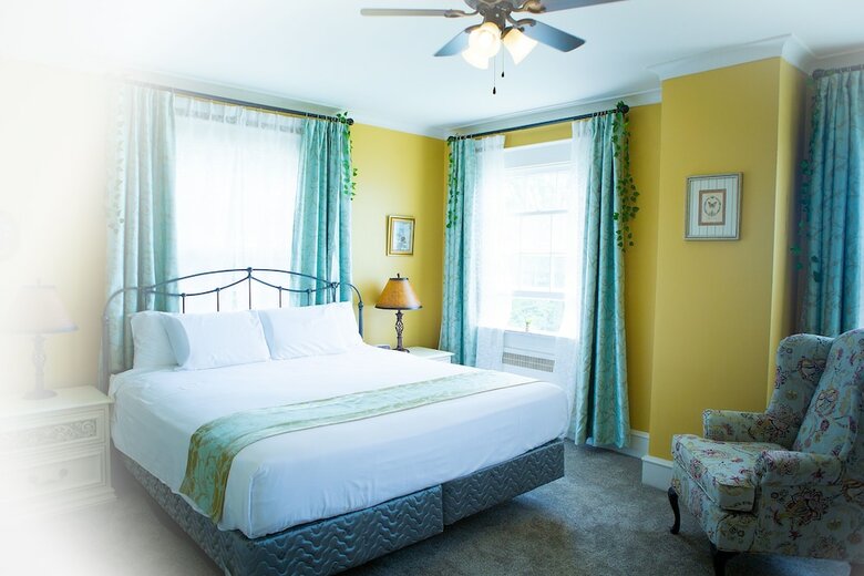 Bed & Breakfast 1 West Inn Waterfront