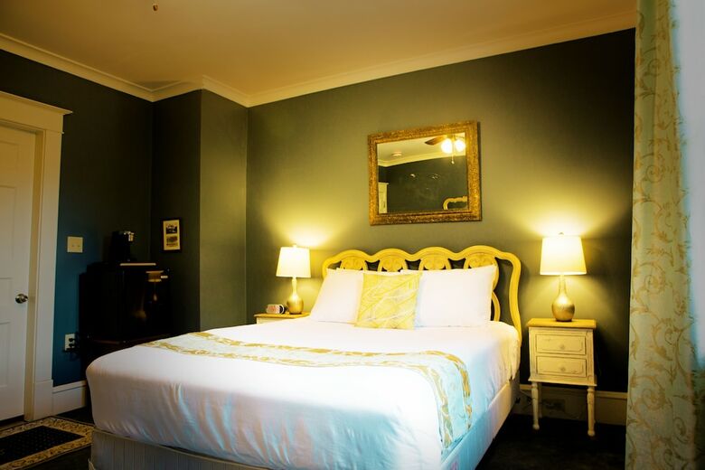 Bed & Breakfast 1 West Inn Waterfront