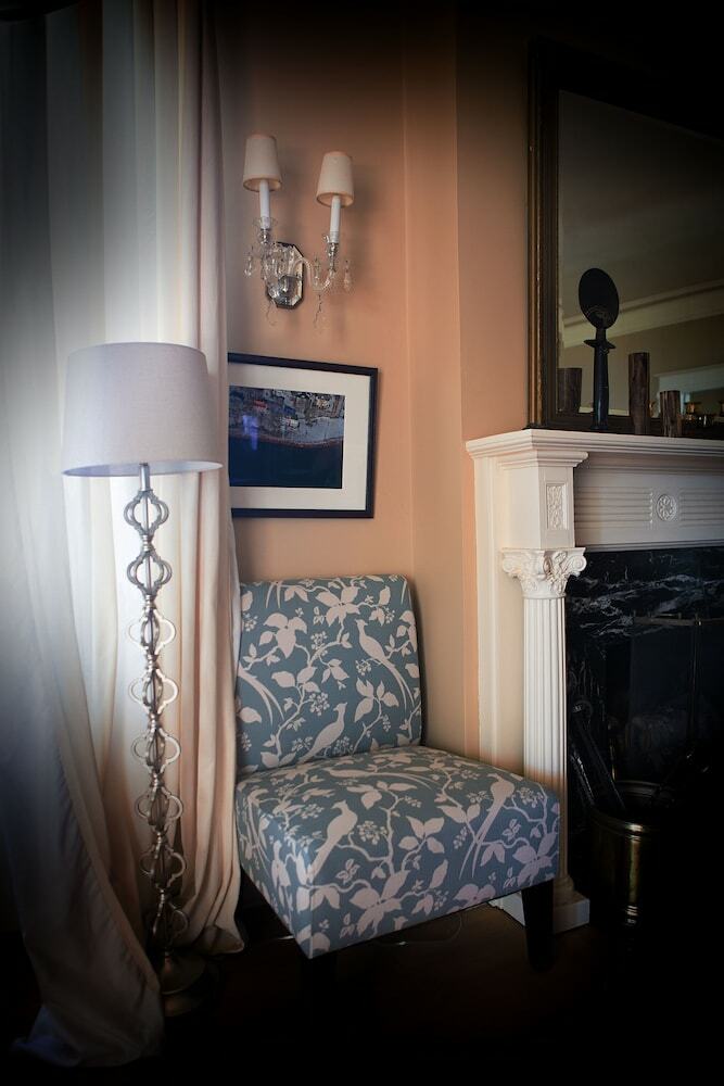 Bed & Breakfast 1 West Inn Waterfront