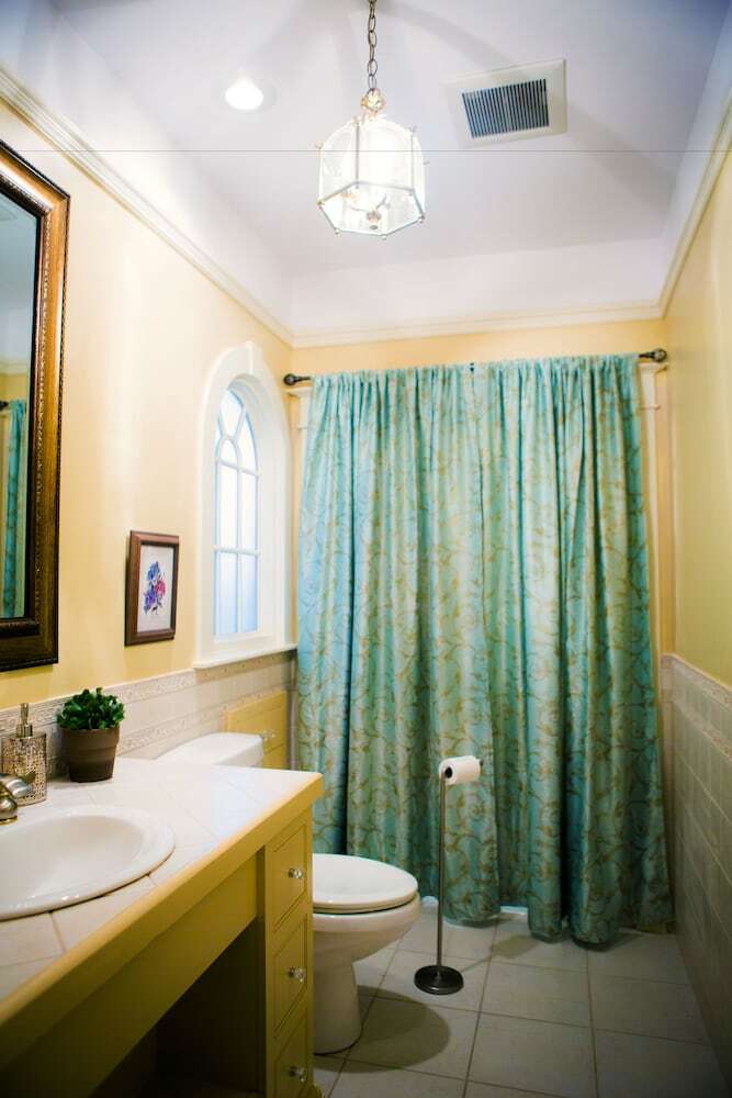 Bed & Breakfast 1 West Inn Waterfront