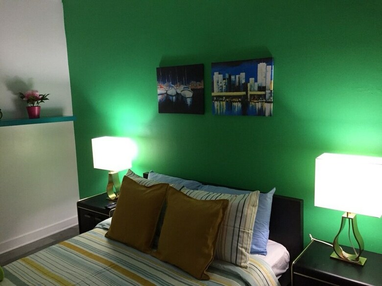 Hotel Gite King Hostels - In Montreal (C�te-saint-paul)