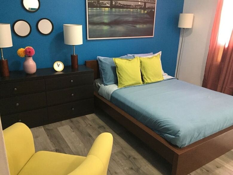 Hotel Gite King Hostels - In Montreal (C�te-saint-paul)