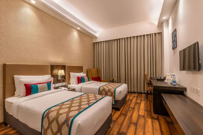 Hotel Divine Clarks Inn Suites