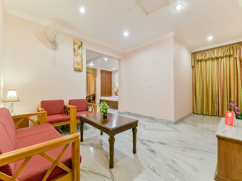 Hotel Oyo 15854 Grand Seasons