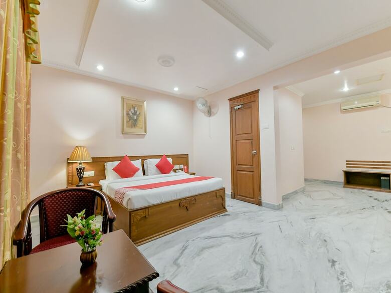 Hotel Oyo 15854 Grand Seasons