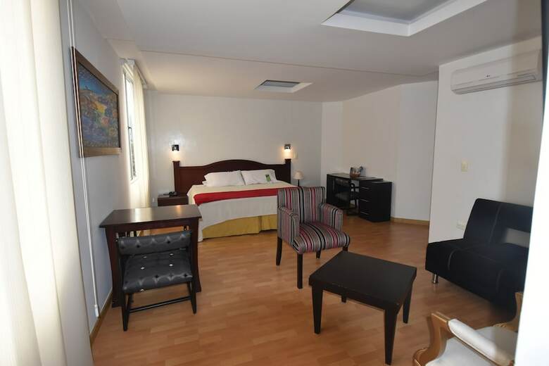 Hotel Bolivar Plaza
