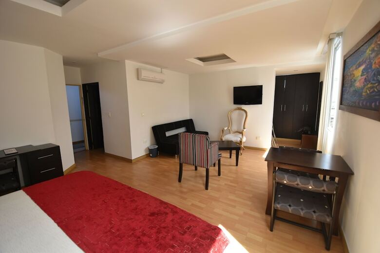 Hotel Bolivar Plaza