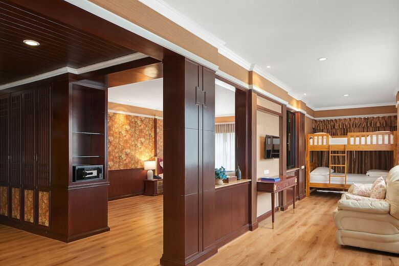 Floral Hotel � Dolphin Circle Pattaya