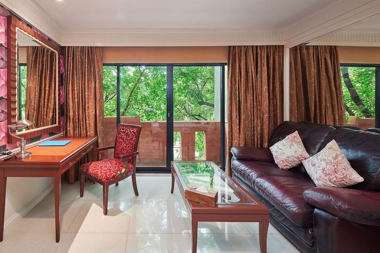 Floral Hotel � Dolphin Circle Pattaya