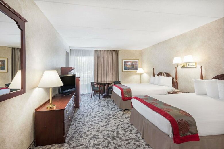 Hotel Ramada Plaza By Wyndham Portland