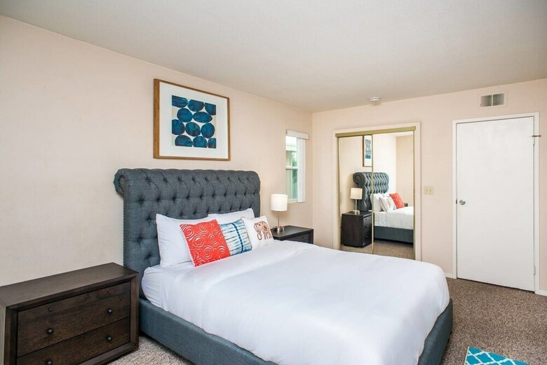 4br/3.5ba W/ Balcony In Pb By Domio