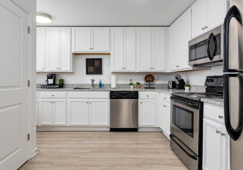 Apartamentos 8 Brs Comprised Of 4 Separate 2br Suites By Domio